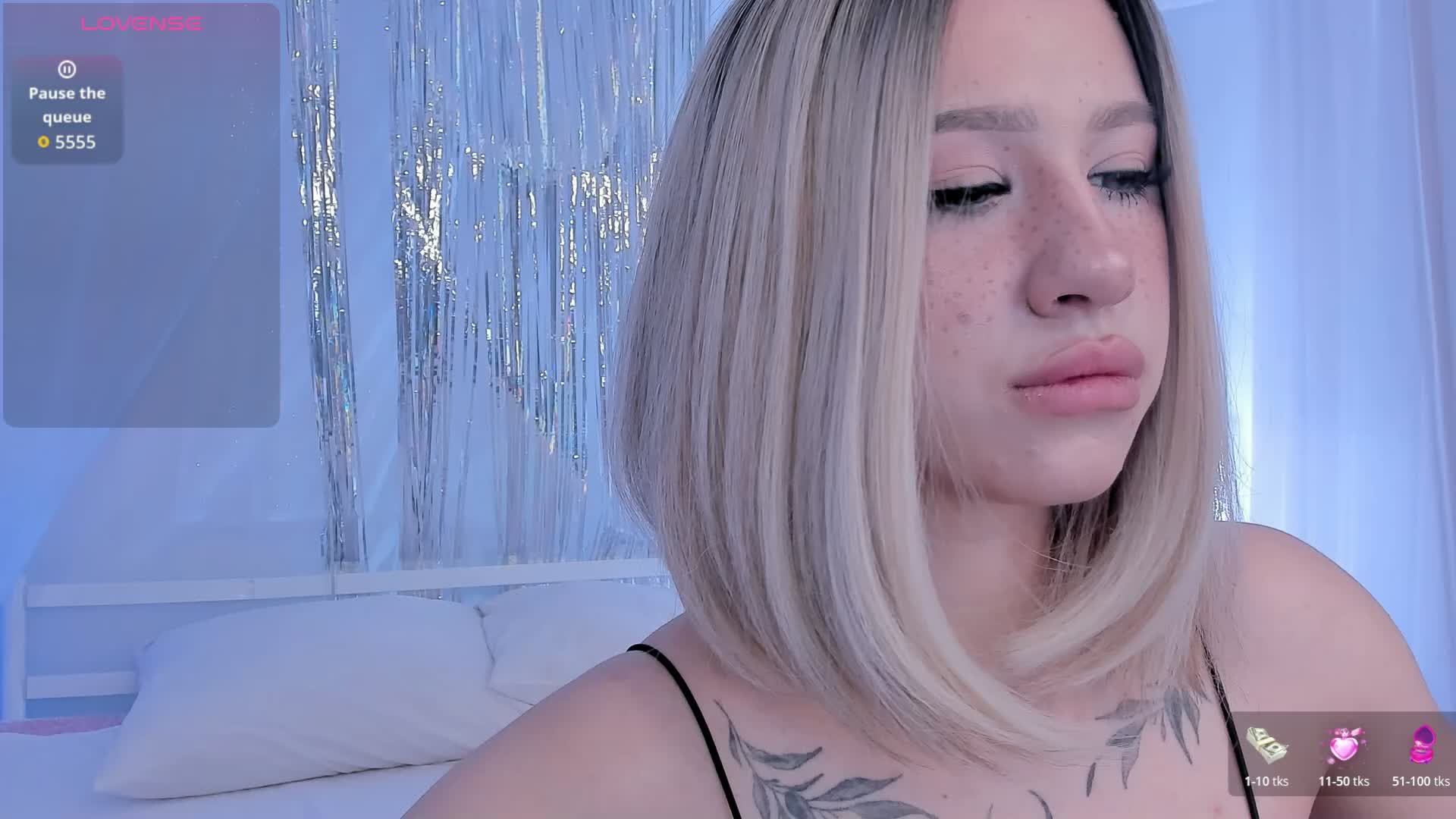 Necucubi Live Sex December 17, 2025