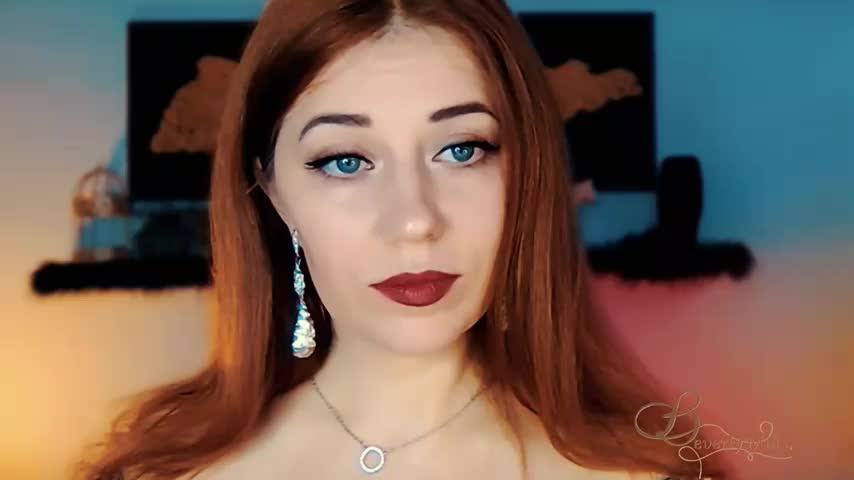 MissBeverlyMills Live Sex December 17, 2025