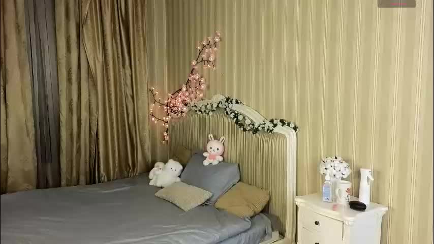 foxxx_tail Live Sex December 17, 2025