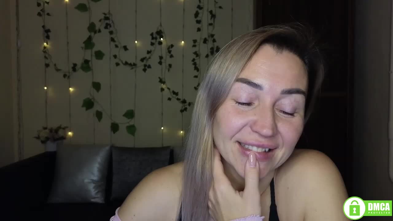 Jullyblondkiss Live Sex 2025.12.19