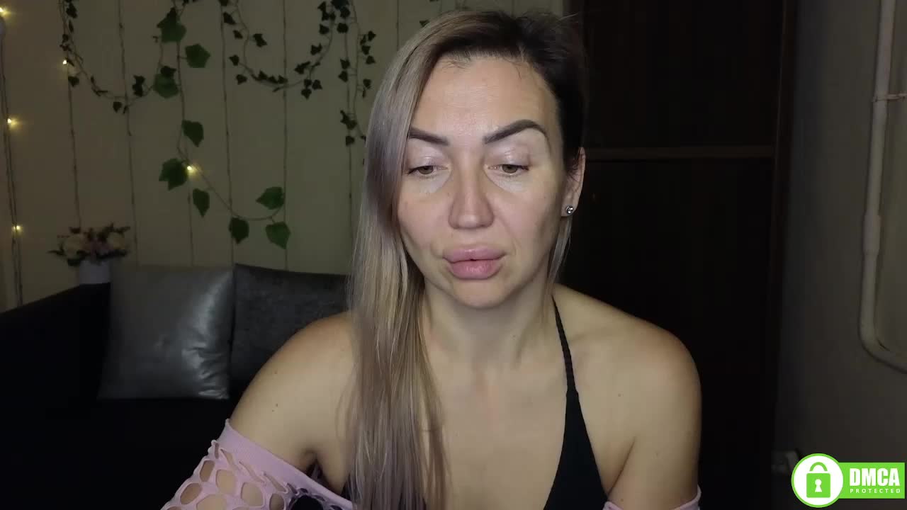 Jullyblondkiss Live Sex 2025.12.19