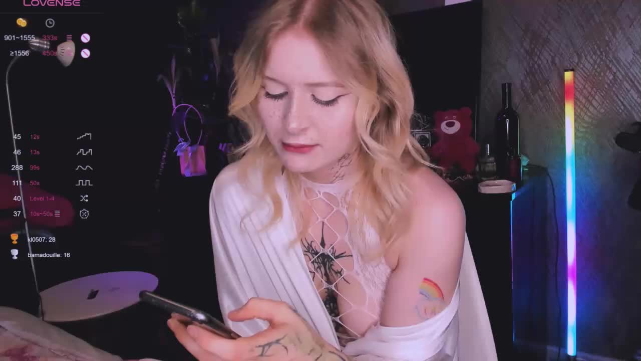 goth-bimbo Live Sex December 22, 2025