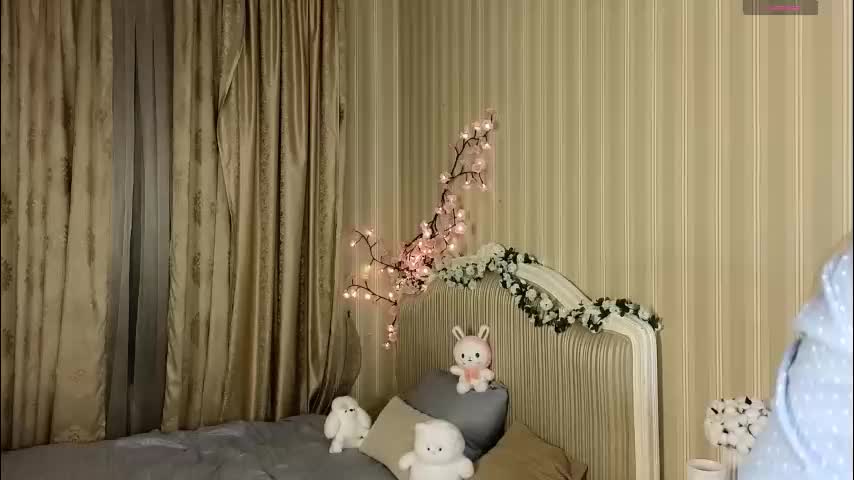 foxxx_tail Live Sex December 23, 2025