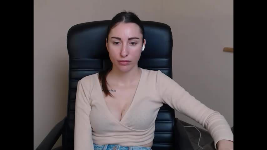 cammila_horn Live Sex December 23, 2025