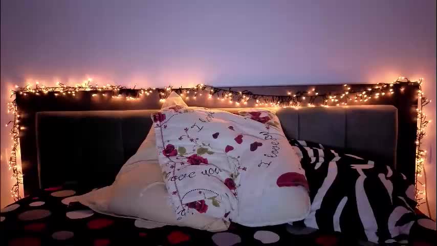 _just_a_simple_girl Live Sex December 23, 2025