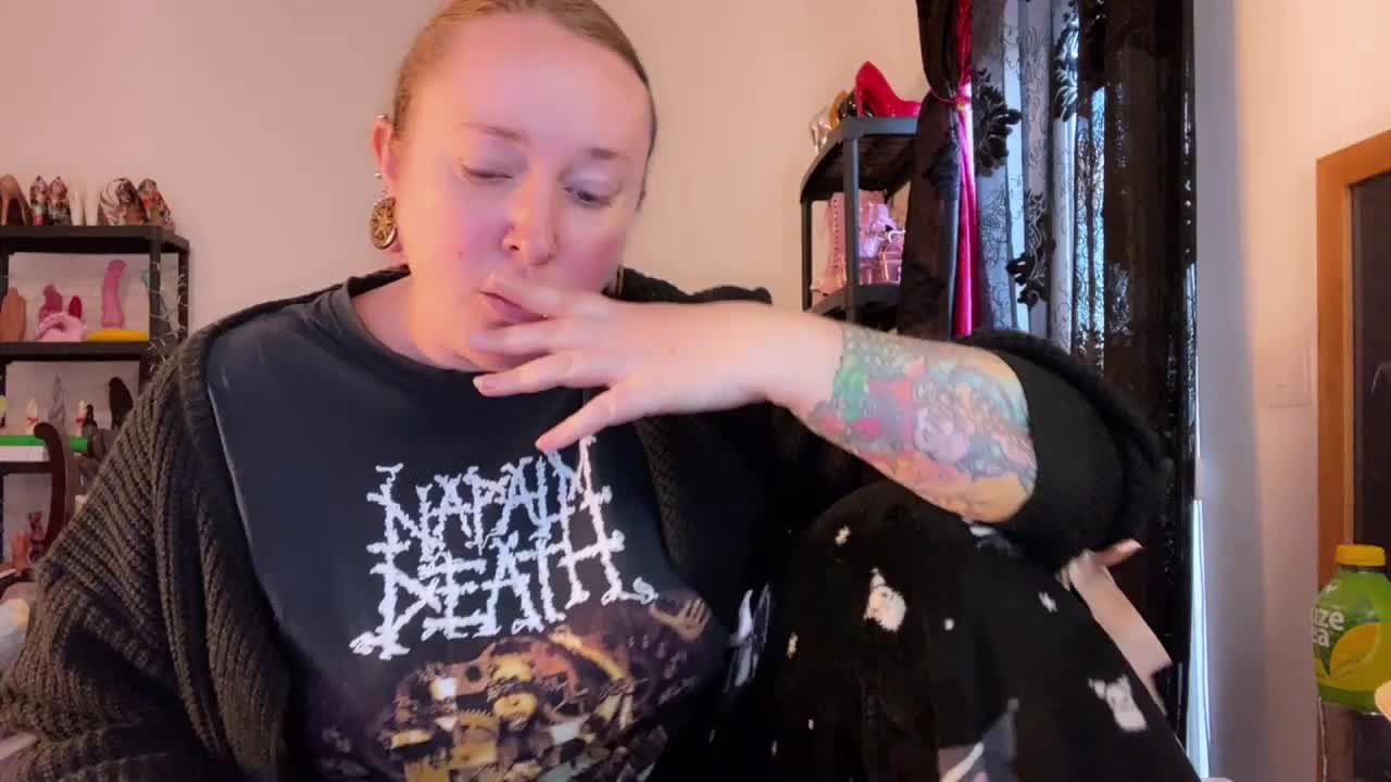 NylonQueen Live Sex December 24, 2025