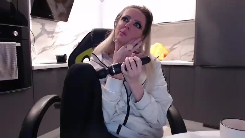 blondalina Live Sex December 24, 2025