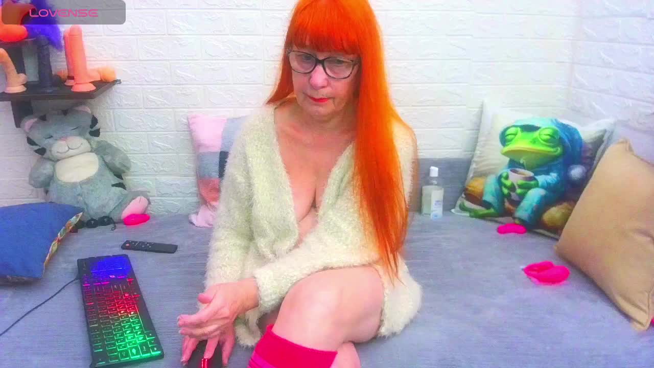 FoxyMature Live Sex December 24, 2025