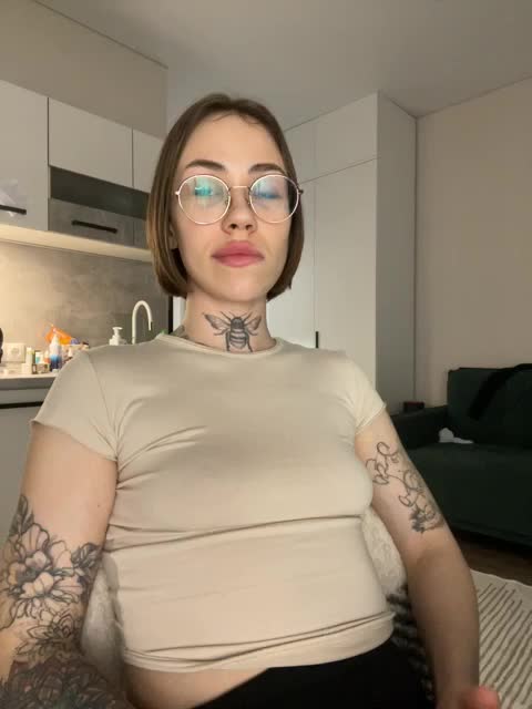 v_-_-_v Live Sex December 24, 2025