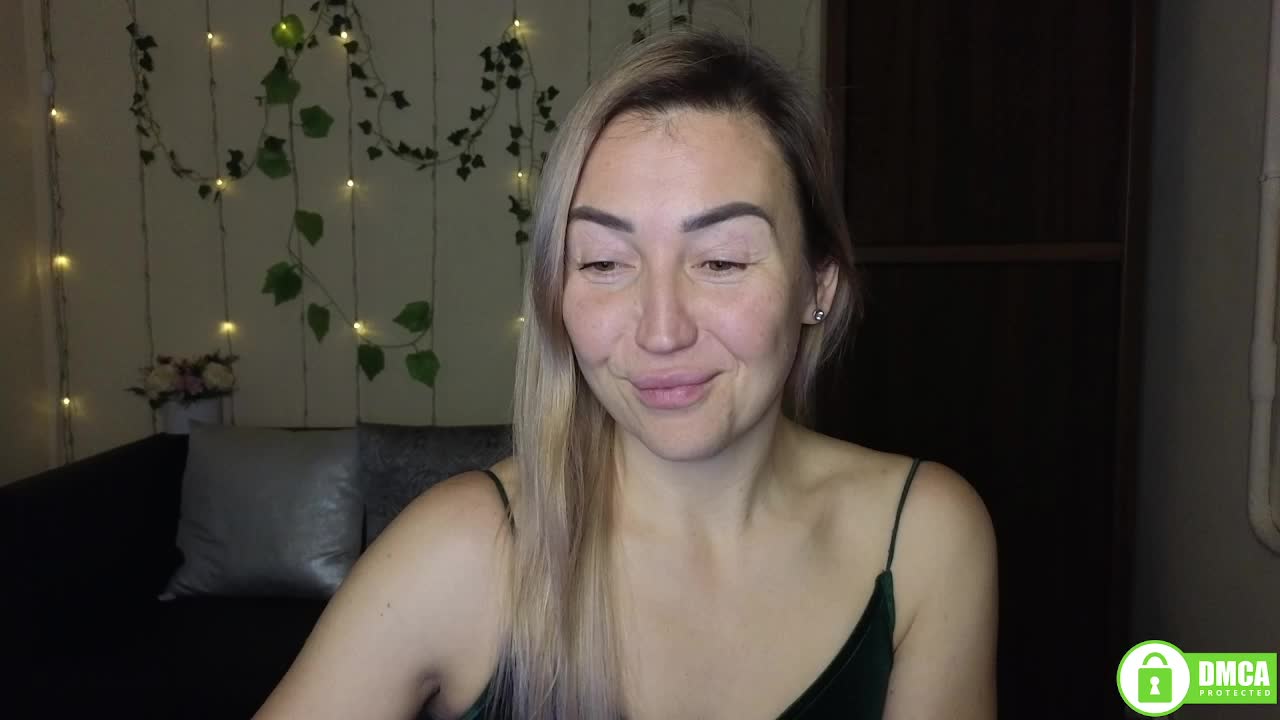 Jullyblondkiss Live Sex December 24, 2025