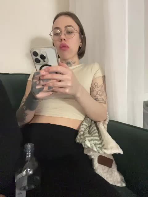 v_-_-_v Live Sex December 24, 2025