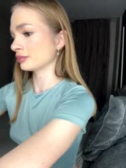 Pussyya Live Sex December 25, 2025