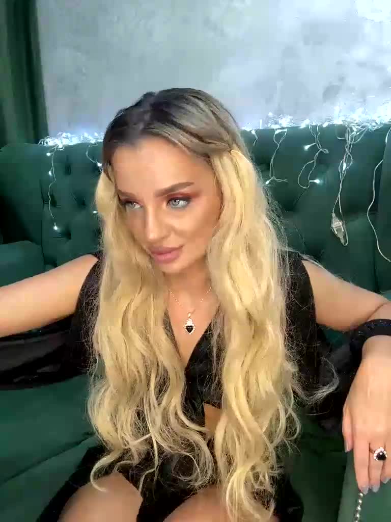 Darina_ Live Sex December 25, 2025