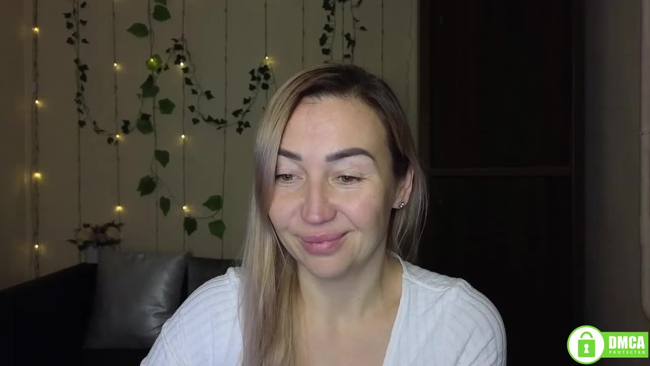 Jullyblondkiss Live Sex December 25, 2025