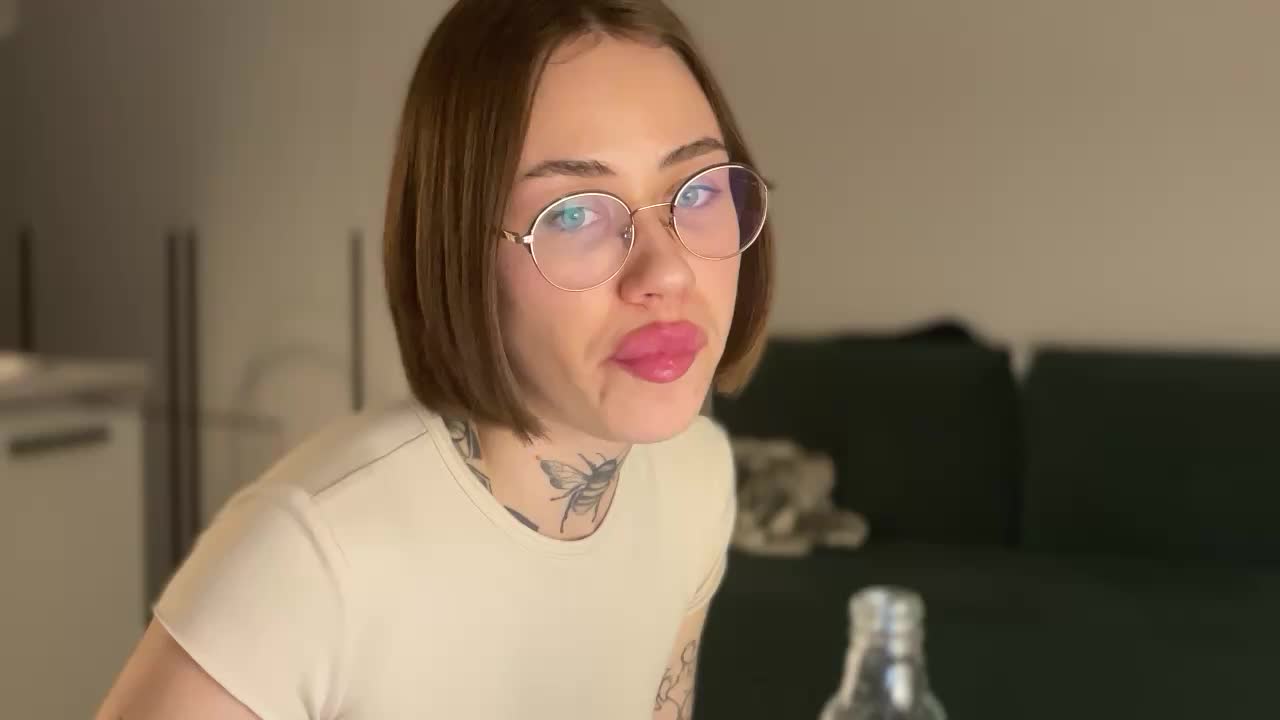 v_-_-_v Live Sex December 25, 2025