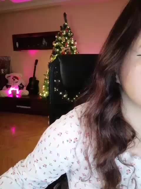 JuliaHesperaks Live Sex December 25, 2025