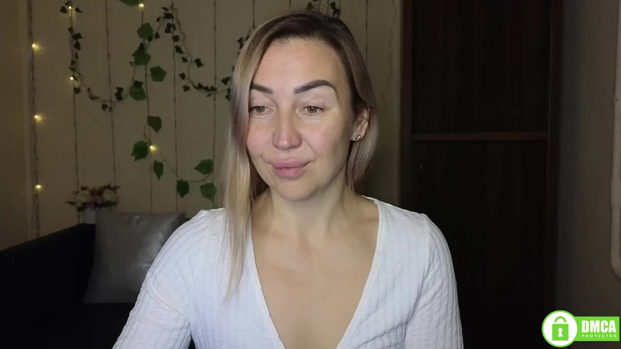 Jullyblondkiss Live Sex December 25, 2025