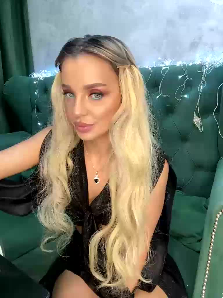 Darina_ Live Sex December 25, 2025