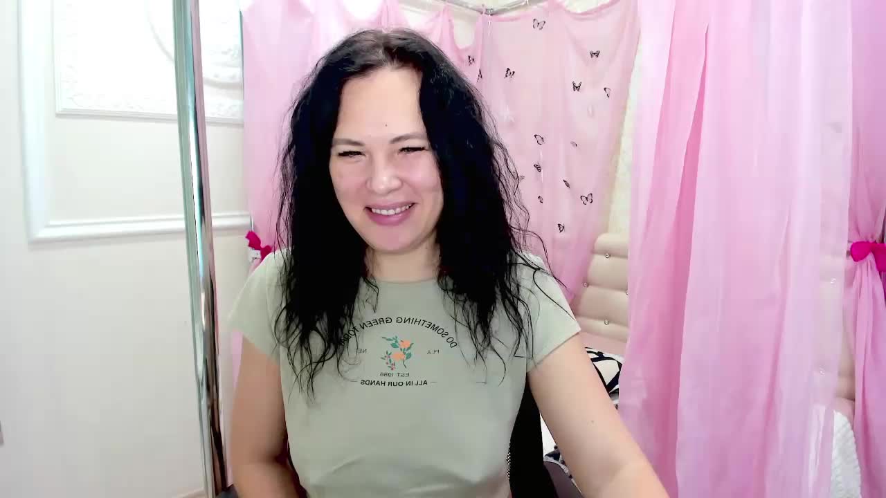 VictoriaPanther Live Sex December 25, 2025