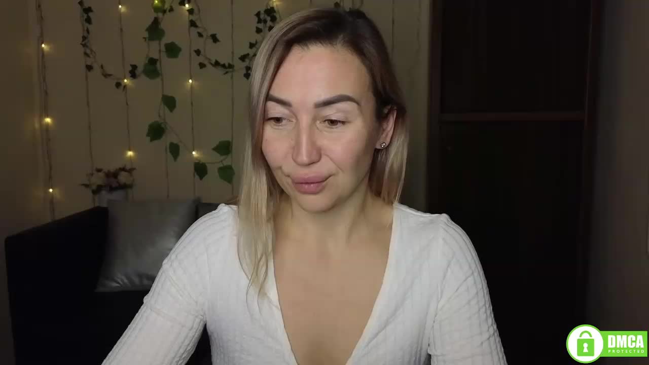 Jullyblondkiss Live Sex December 25, 2025