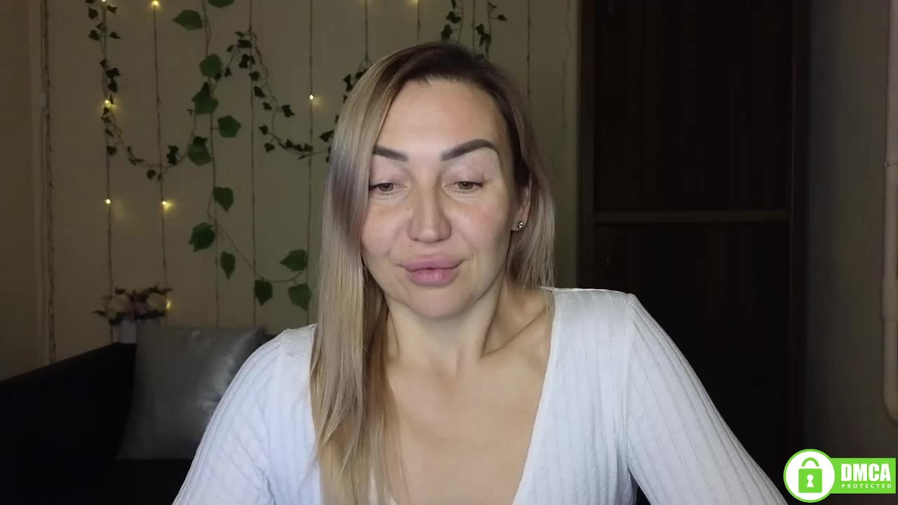 Jullyblondkiss Live Sex December 26, 2025