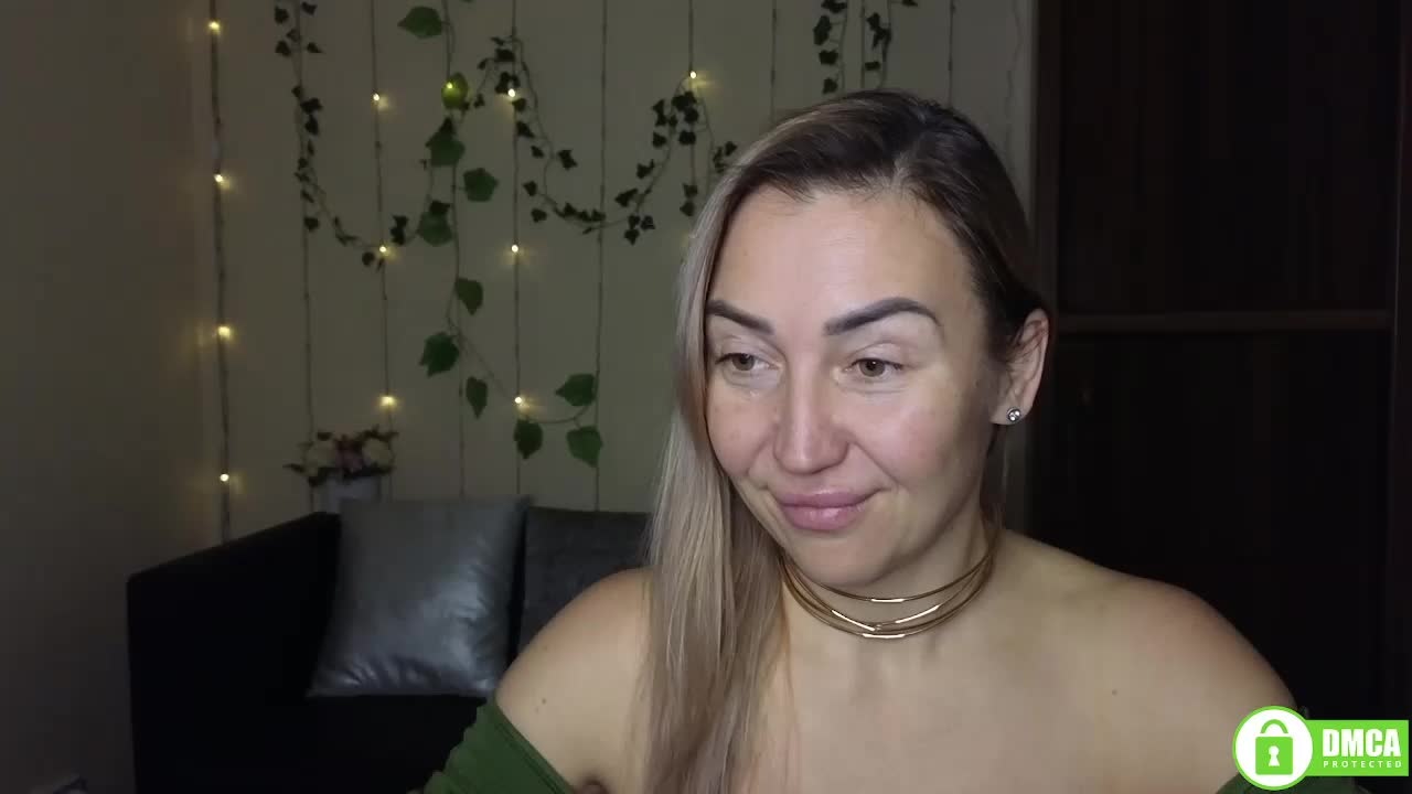 Jullyblondkiss Live Sex December 26, 2025