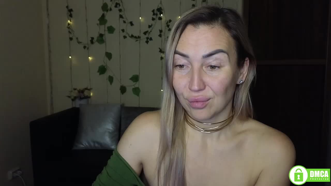 Jullyblondkiss Live Sex December 26, 2025