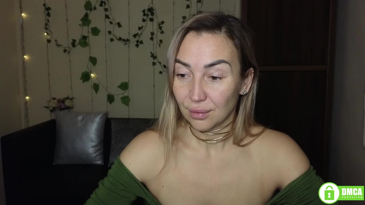 Jullyblondkiss Live Sex December 26, 2025