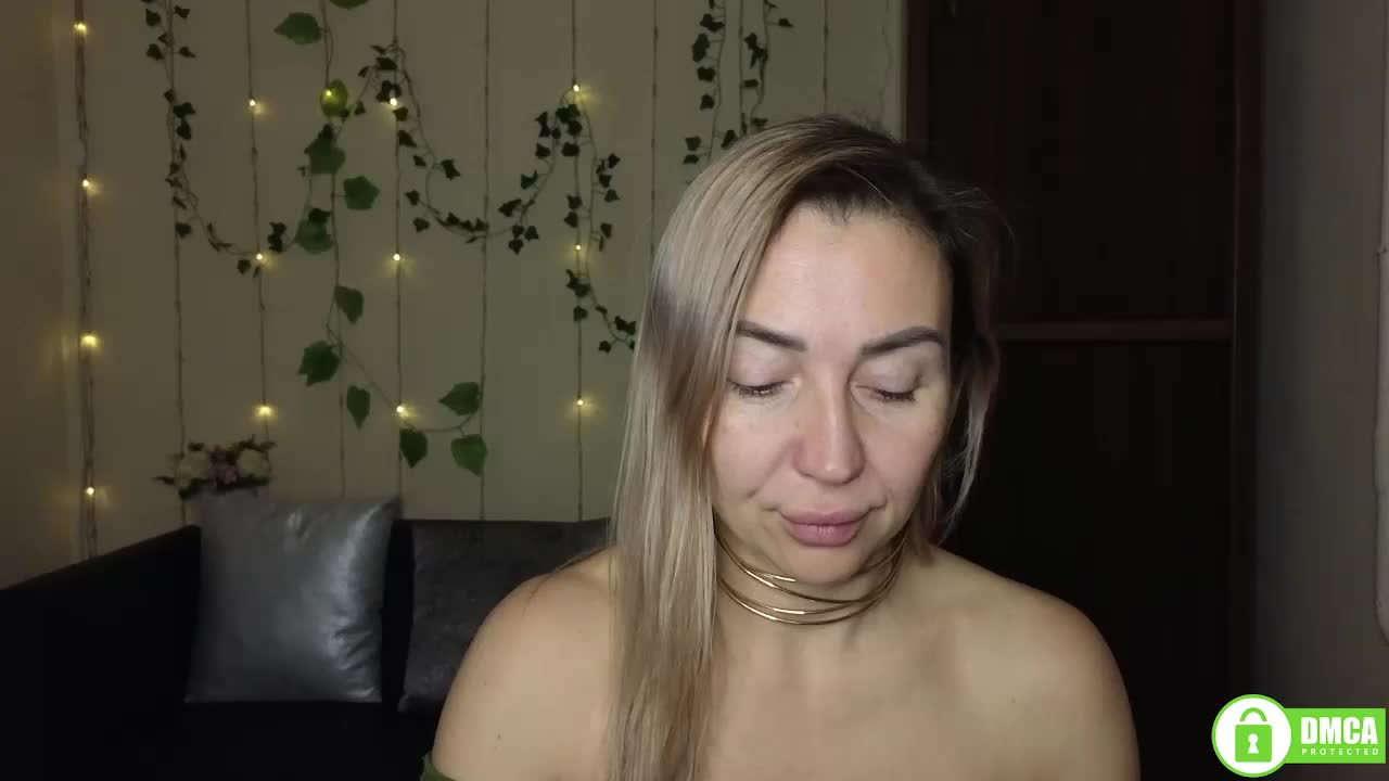 Jullyblondkiss Live Sex December 26, 2025