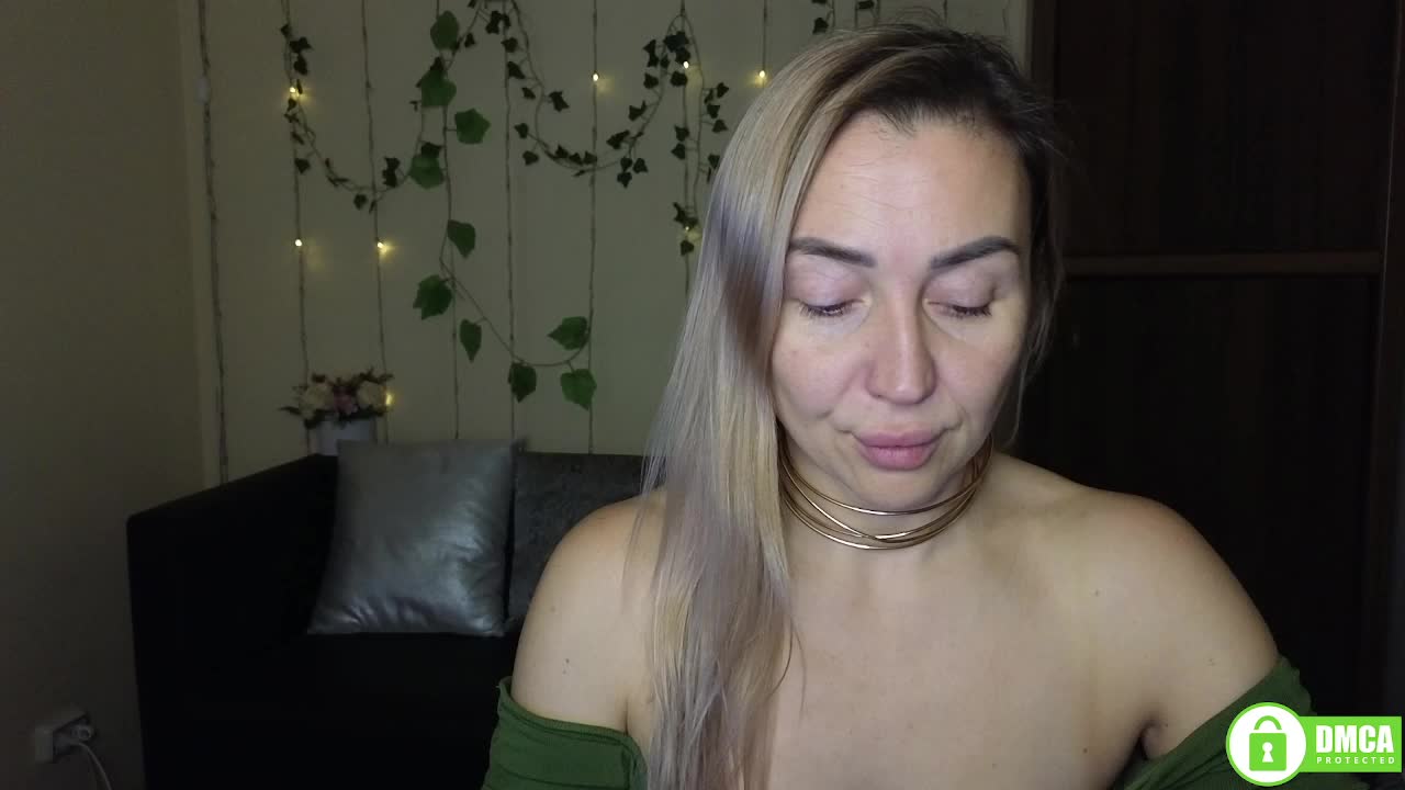 Jullyblondkiss Live Sex December 26, 2025