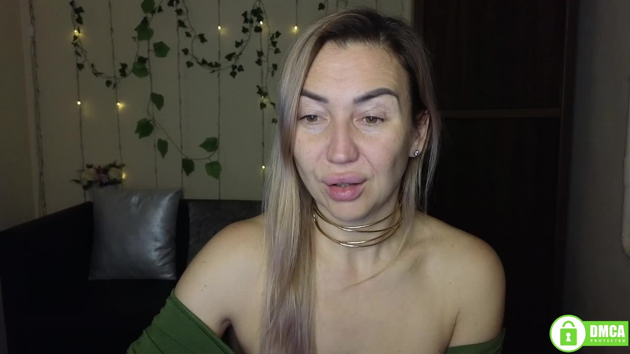 Jullyblondkiss Live Sex December 26, 2025
