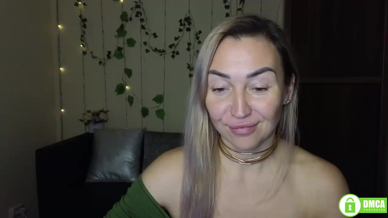 Jullyblondkiss Live Sex December 26, 2025