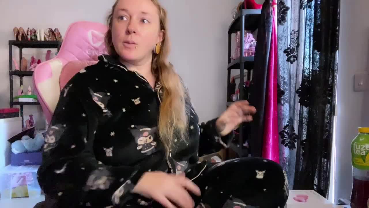 NylonQueen Live Sex December 27, 2025
