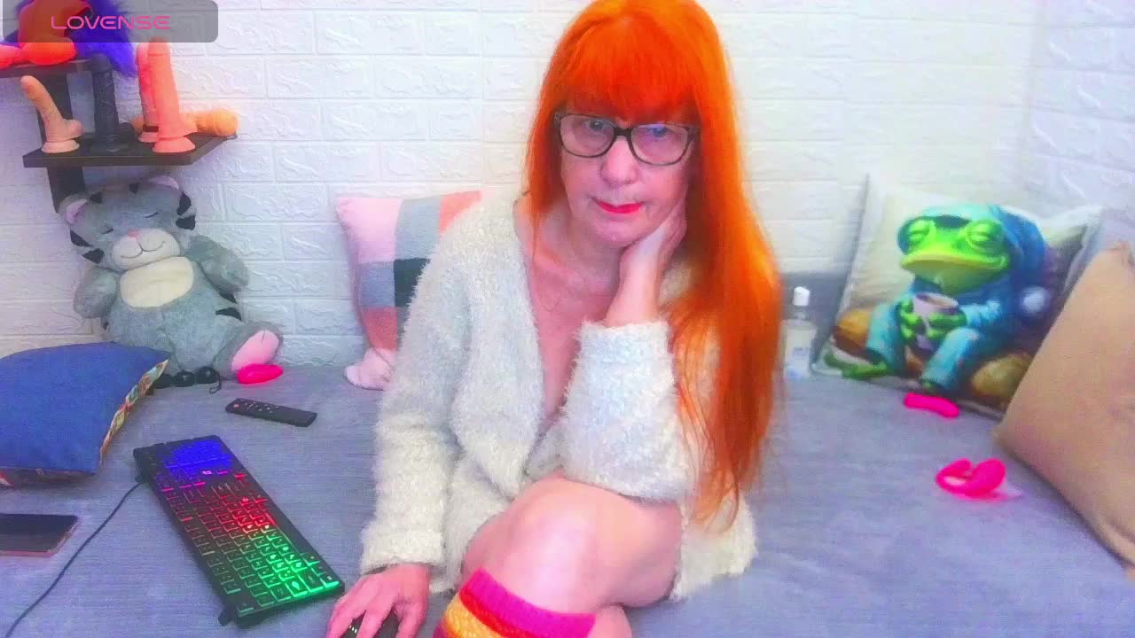 FoxyMature Live Sex December 28, 2025