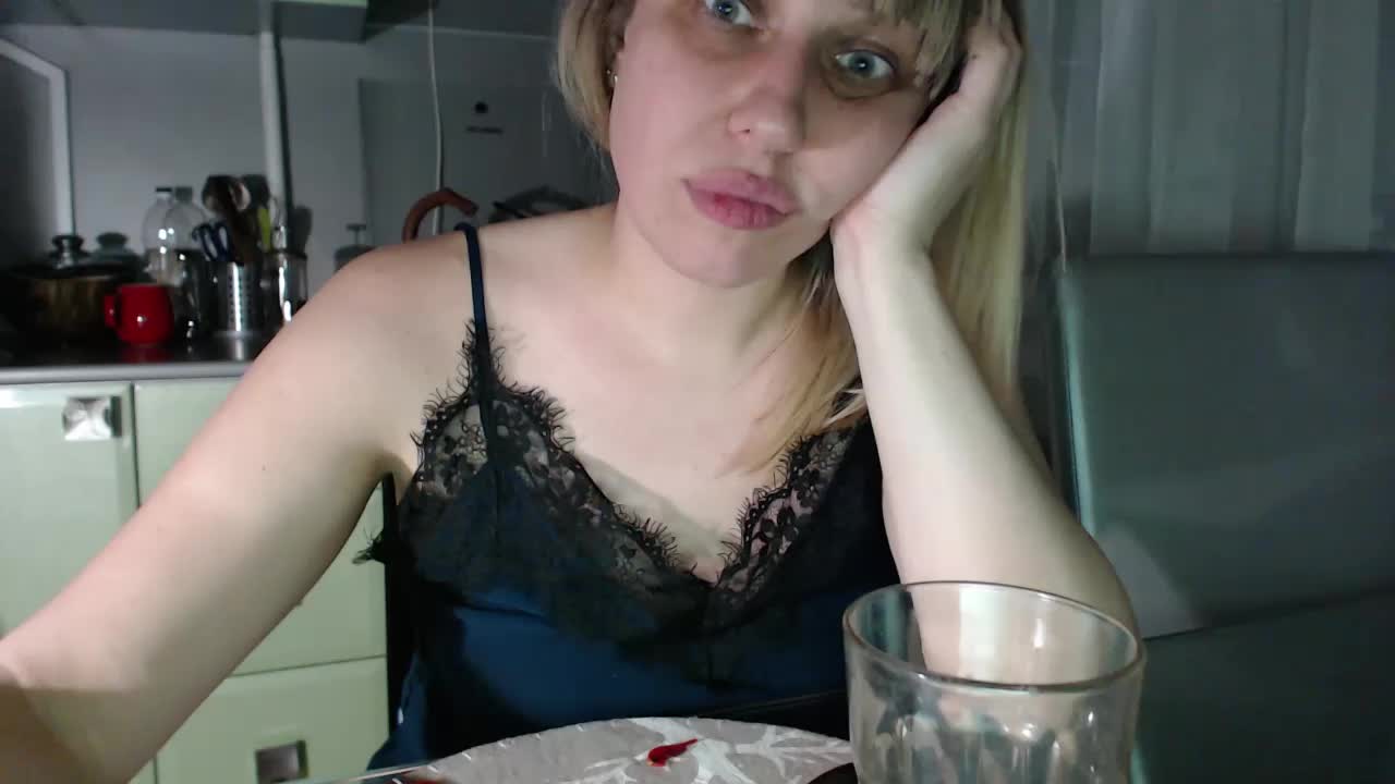 Karmella Live Sex December 28, 2025