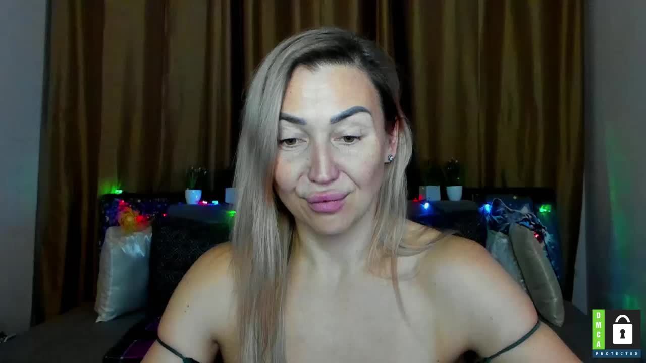 Jullyblondkiss Live Sex December 28, 2025