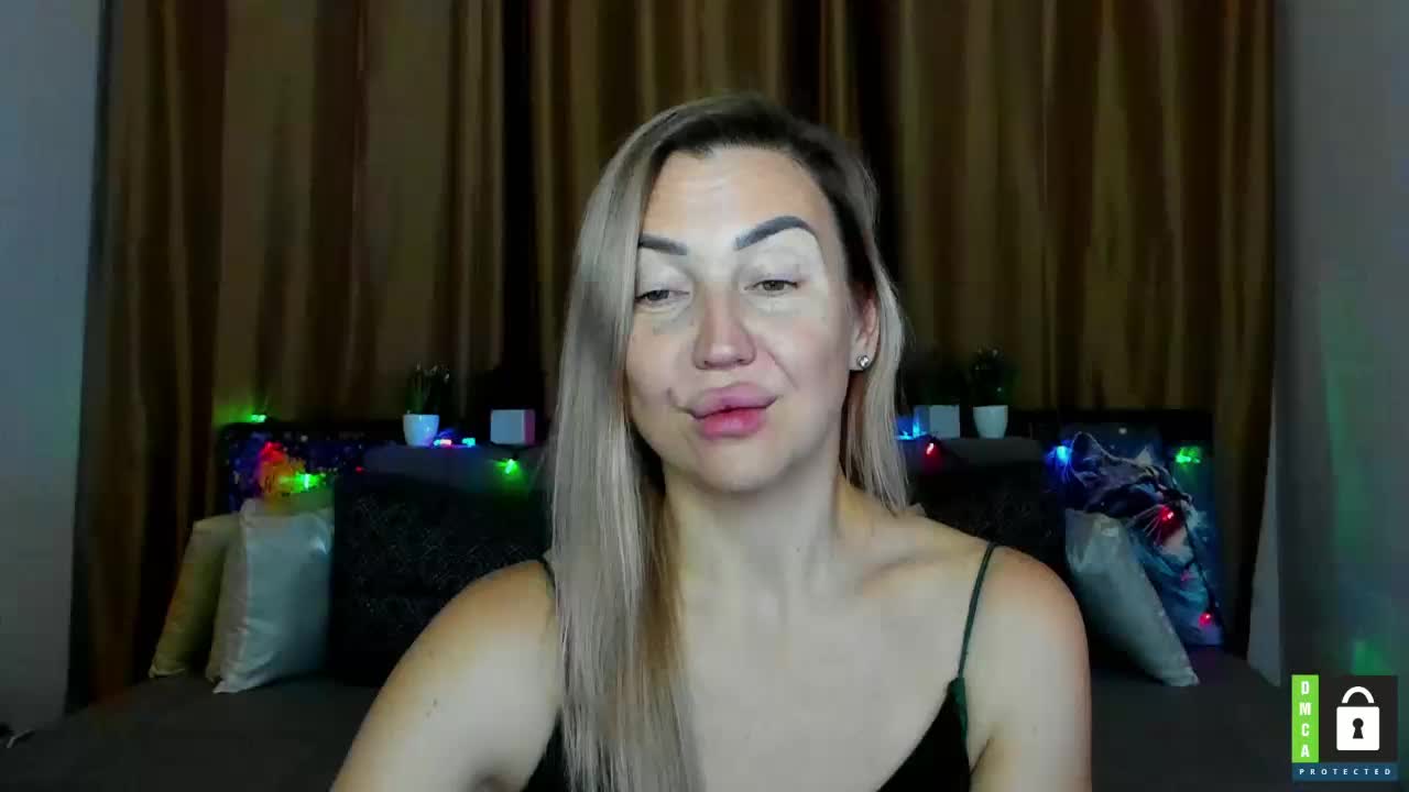 Jullyblondkiss Live Sex December 28, 2025