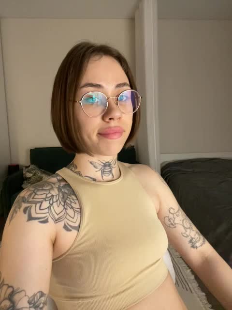 v_-_-_v Live Sex January 7, 2026