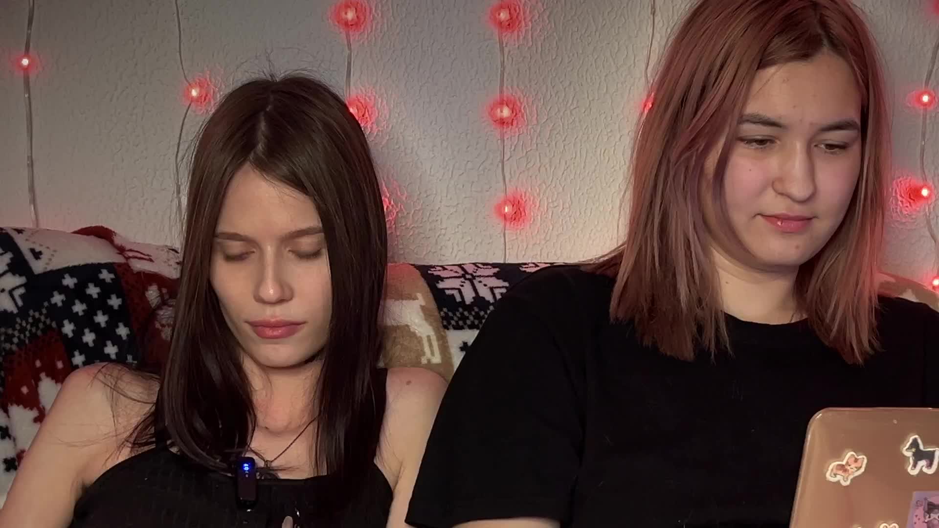 _Two_Chicks_ Live Sex January 8, 2026