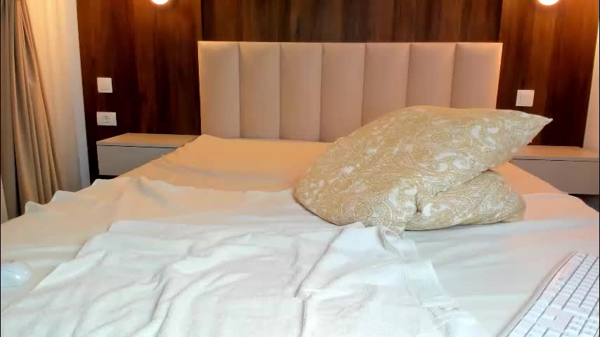 saradiamond01 Live Sex January 10, 2026