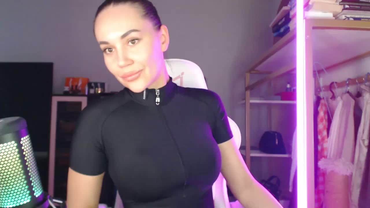 QWEENII Live Sex January 17, 2026