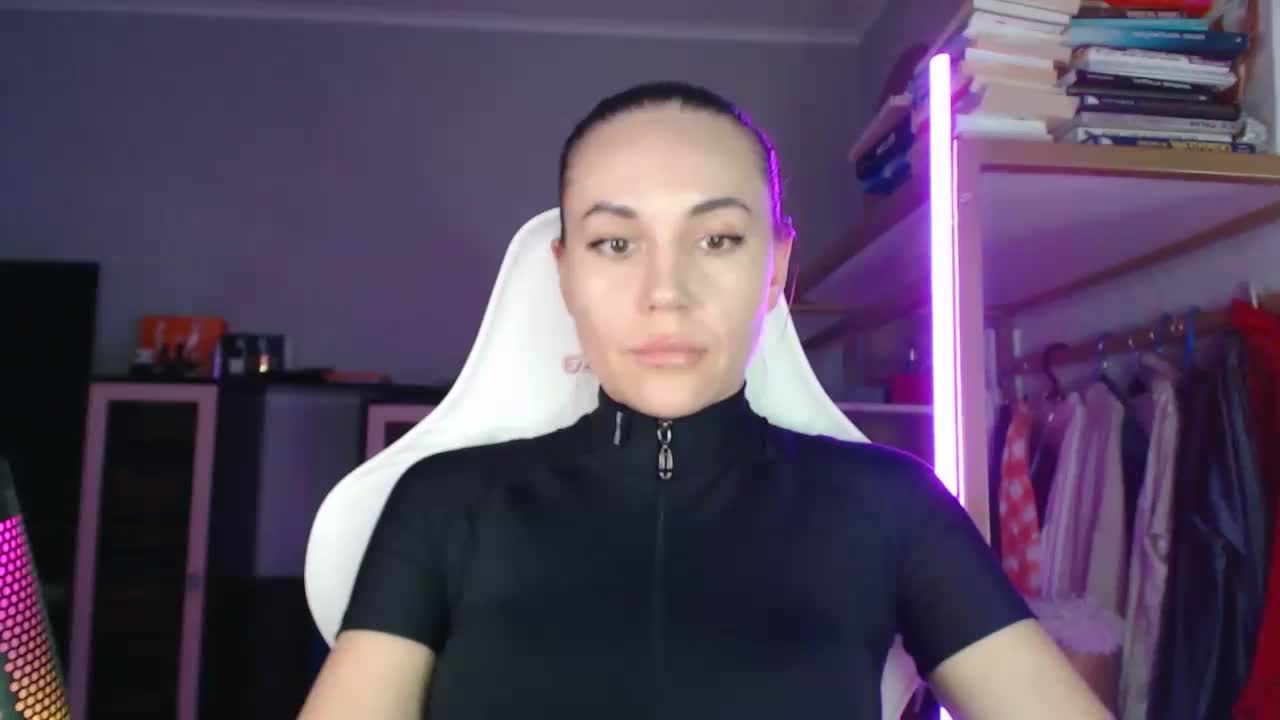 QWEENII Live Sex January 17, 2026