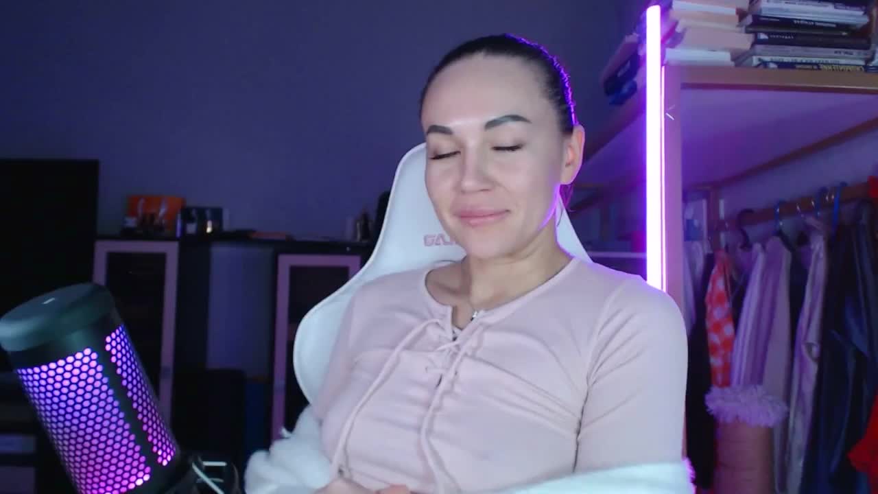 QWEENII Live Sex January 18, 2026