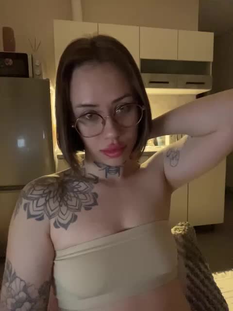 v_-_-_v Live Sex January 25, 2026