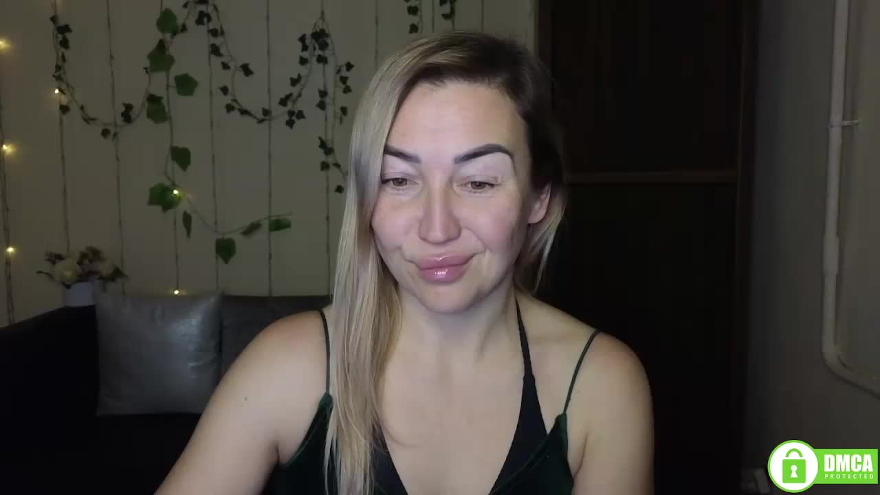 Jullyblondkiss Live Sex January 25, 2026