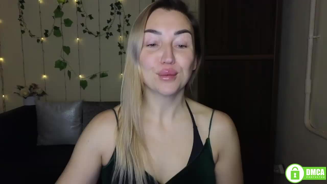 Jullyblondkiss Live Sex January 25, 2026