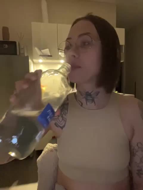 v_-_-_v Live Sex January 28, 2026