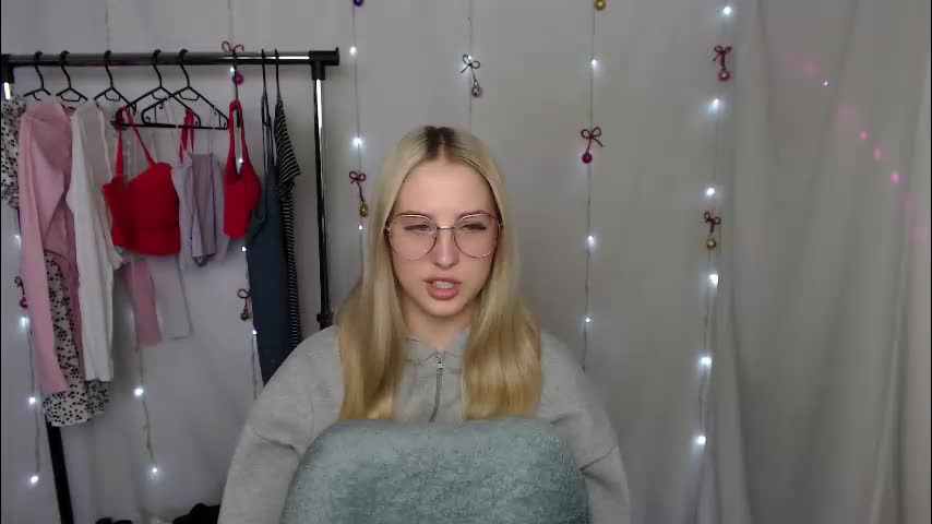 sweet_amelia03 Live Sex January 28, 2026