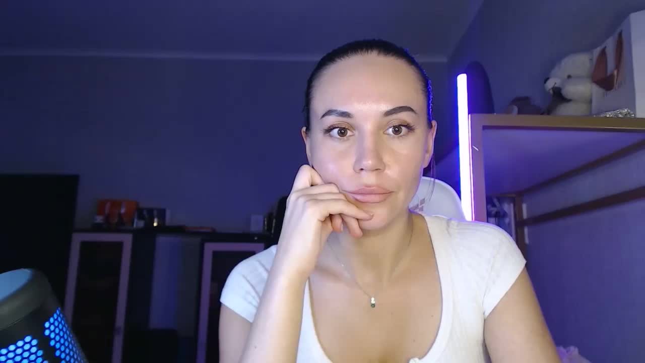 QWEENII Live Sex February 1, 2026