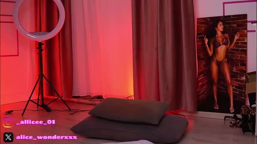 vanessasimon Live Sex February 4, 2026